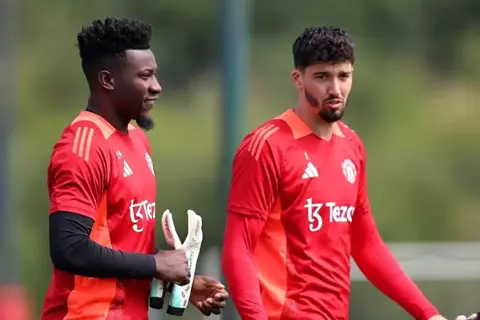 رغم عودته للتدريبات.. سر غياب أونانا عن مباراة مانشستر يونايتد وأرسنال